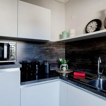 Domus - Bymyhomeincomo Apartman